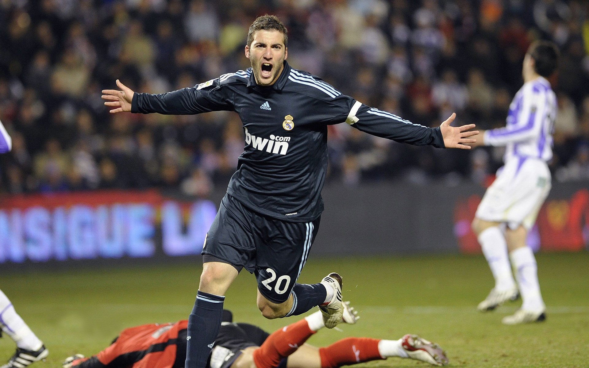 巴尔:他的防守反应速度和精准传球能力让全黑队进攻更具威胁,巴尔什么