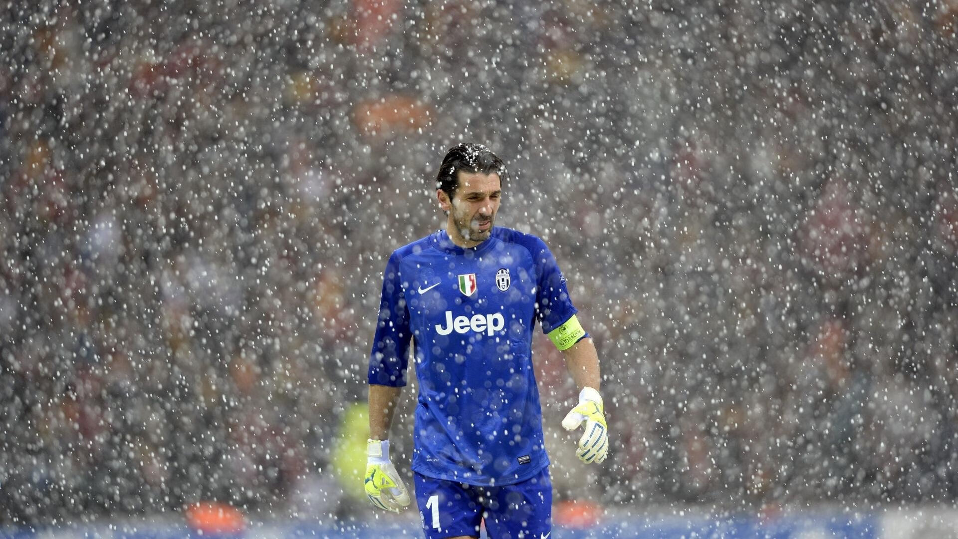 开云app下载中心-关注——足球裁判员职业发展路径逐步完善，足球裁判员主要职责